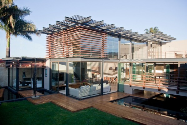 Modern Tropical Home: Aboobaker House by Nico van der Meulen Architects