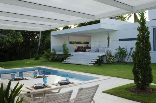 Modern House Design Carqueija House Brazil Dining Table