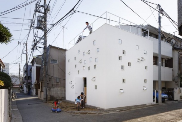 Room Room House by Takeshi Hosaka Architects