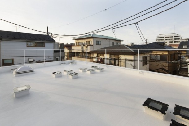 Room Room House by Takeshi Hosaka Architects Roof