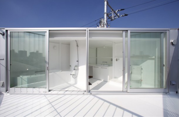 Small House in Tokyo by Unemori Architects bath