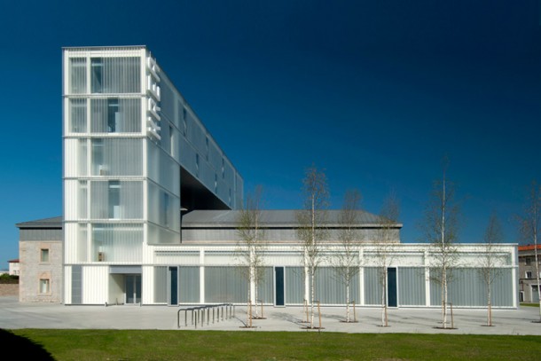 Krea Arts Centre by Roberto Ercilla Arquitectura